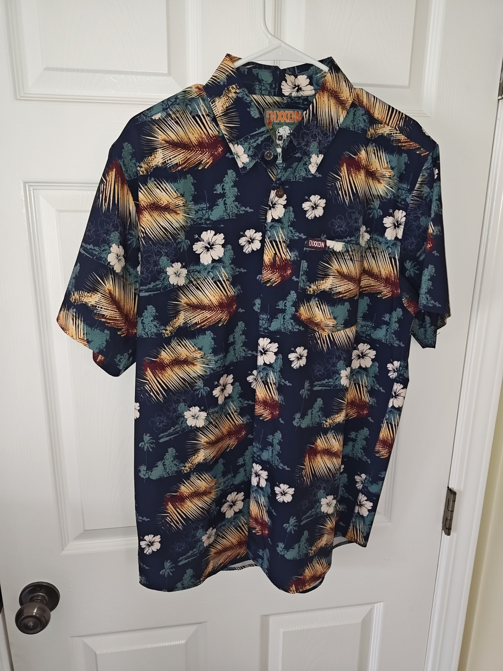Dixxon Kaanapali Party Shirt in men’s size Medium. Excellent condition